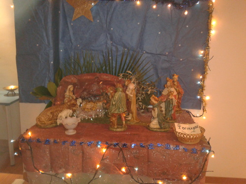 crèche de Noël dans le lieu de Culte