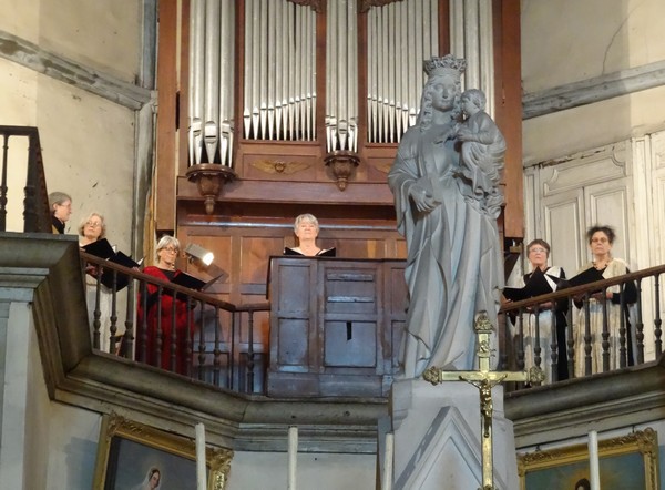 Les Ambrosiniens, les Dames de Pontigny et la Schola de Pontigny ont donné un magnifique concert dans l'ancienne église de l'abbaye Notre-Dame à Châtillon sur Seine