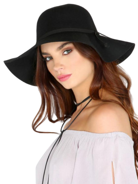 Femme avec un chapeau