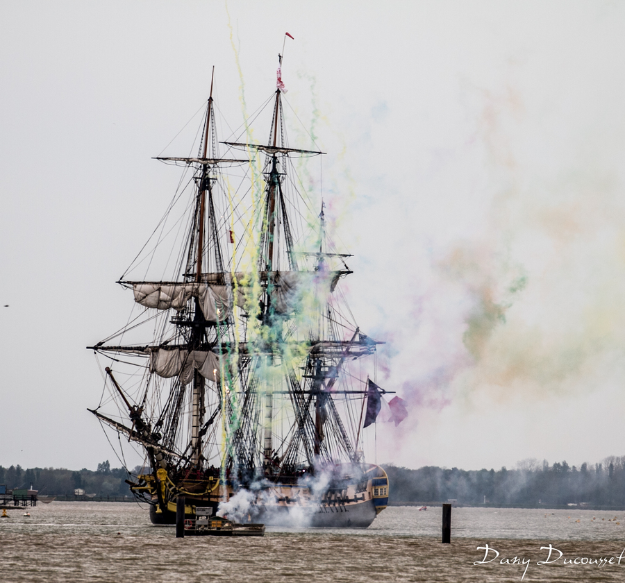 L'Hermione  2015 (7) la parade sur la charente