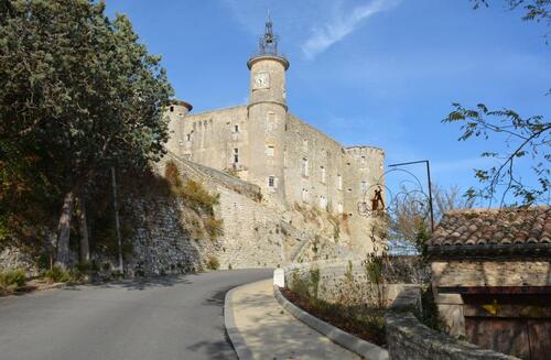 Le château-mairie de Lussan