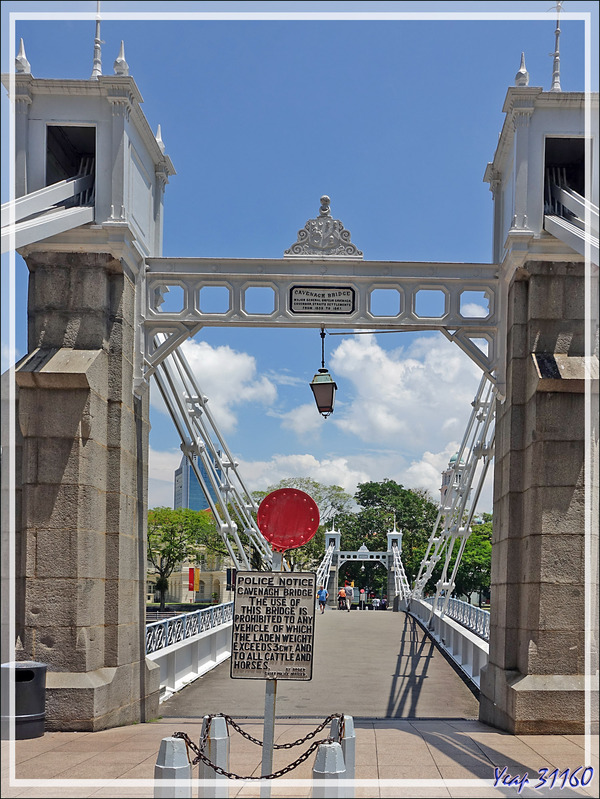 12/09/22 : Le pont suspendu Cavenagh Bridge (1869) sur Singapour River et ses environs - Singapour 
