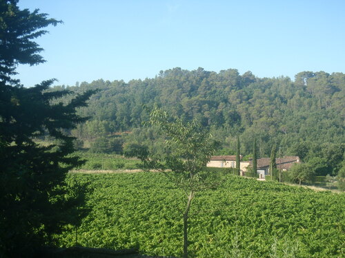 TOUJOURS LA MAIRIE ET LE DOMAINE D'ENTRECASTEAUX DANS LE VAR