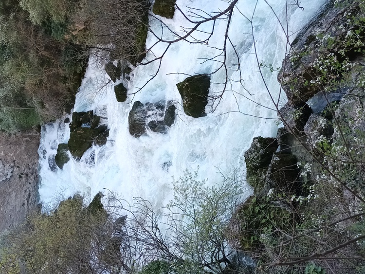 La fontaine du Vaucluse et ses alentours