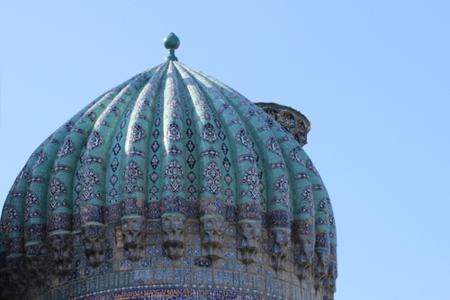 La place du Régistan à Samarcande et la madrasa Sher Dor