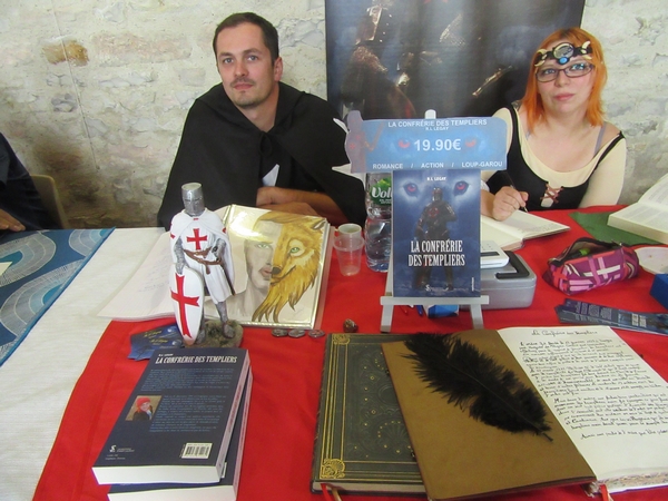 La 7ème Fête du Livre a eu lieu sur la butte du château de Jully, dans l'Yonne, en août 2019