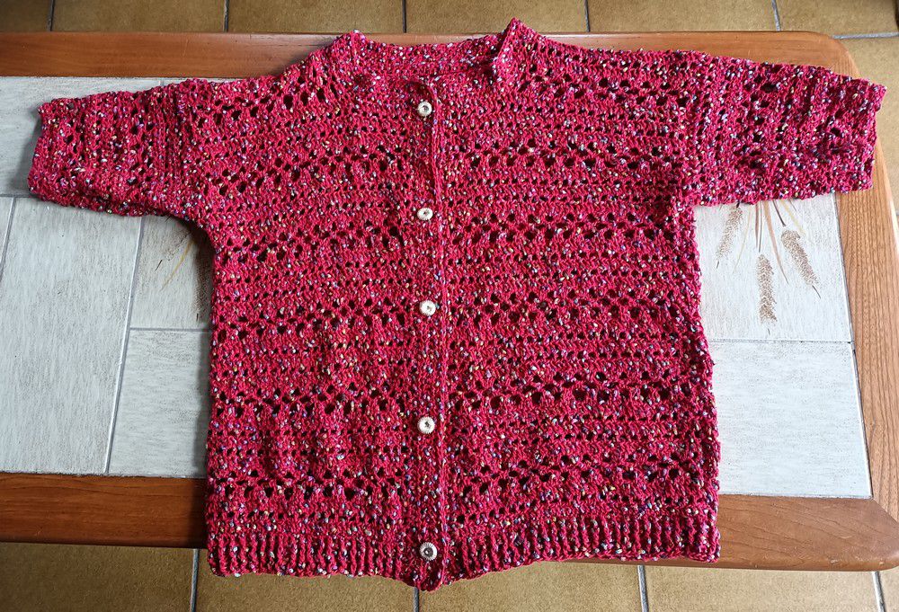 Gilet rouge au crochet...