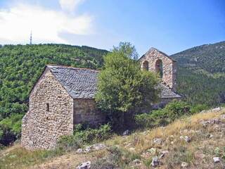 Des merveilles au pays d'Alysse - Le Tour du Coronat - 6eme jour   Llugols (730 m) - Jujols (940 m) 18 kms.