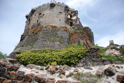 La tour du château de Murol