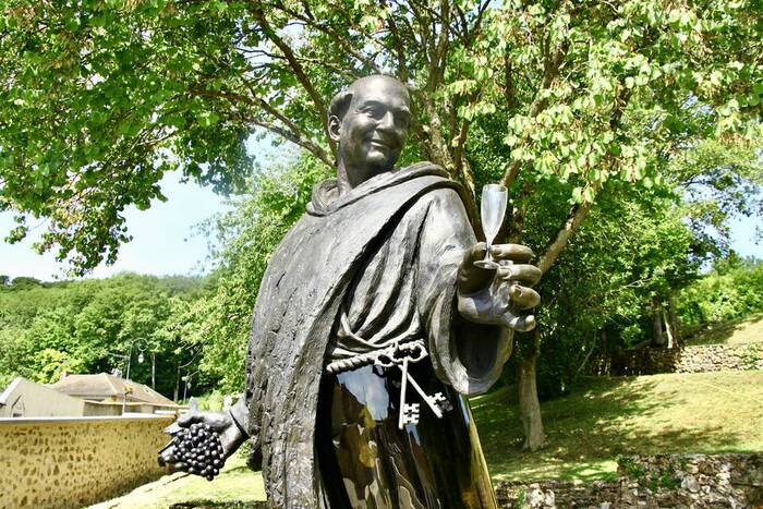 Patrimoine : une nouvelle statue colossale pour Dom Pérignon