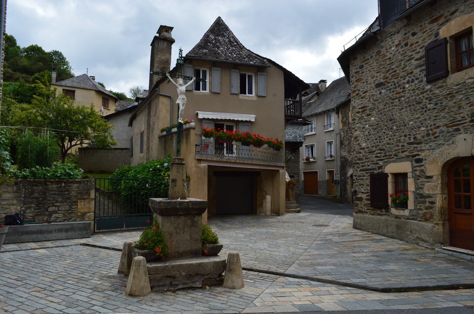 Estaing, l'un des Plus Beaux Villages de France... et l'ombre de VGE