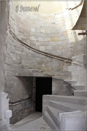 Abbaye de Montajour escalier à vis du réfectoire menant au dortoir