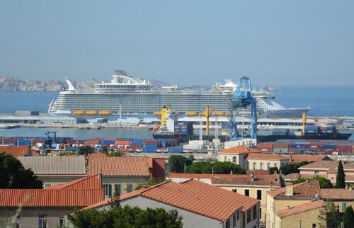 Le Symphony of the Seas dans le port de Marseille