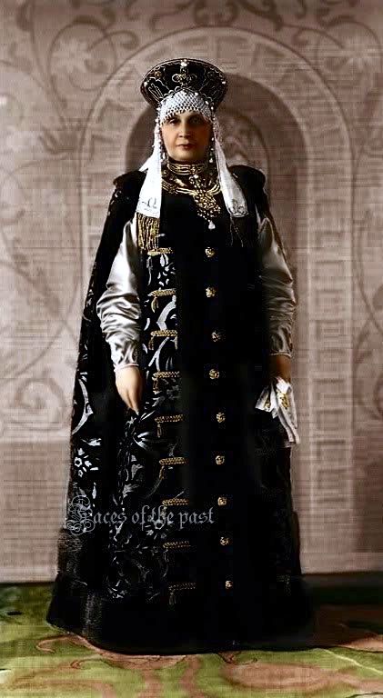 Princess Maria Mikhailovna Golitsyna in 17th-century senior boyarina's attire at the fancy ball of 1903 (Winter Palace).: 