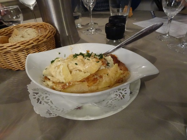 L'hôtel du Roy à Aisey a servi un délicieux repas aux peintres des Amis du Châtillonnais