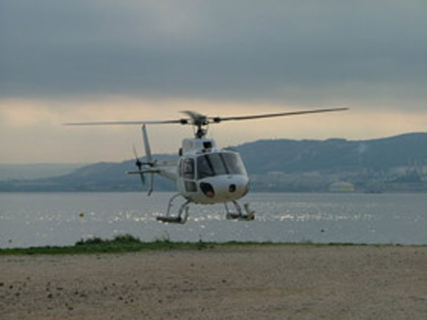 Avions supersoniques en formation.