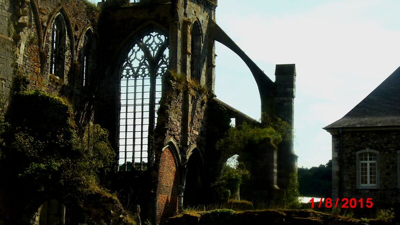 HIER VISITE AVEC MES AMIS DE L'ABBAYE D'AULNE A ENVIRON  KM DE CHEZ MOI