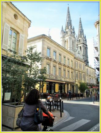 au carrefour de la rue Notre Dame et de la rue Cornac