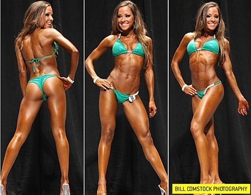 Courtney Prather - Les différentes poses en compétition - catégorie "Fitness bikini"