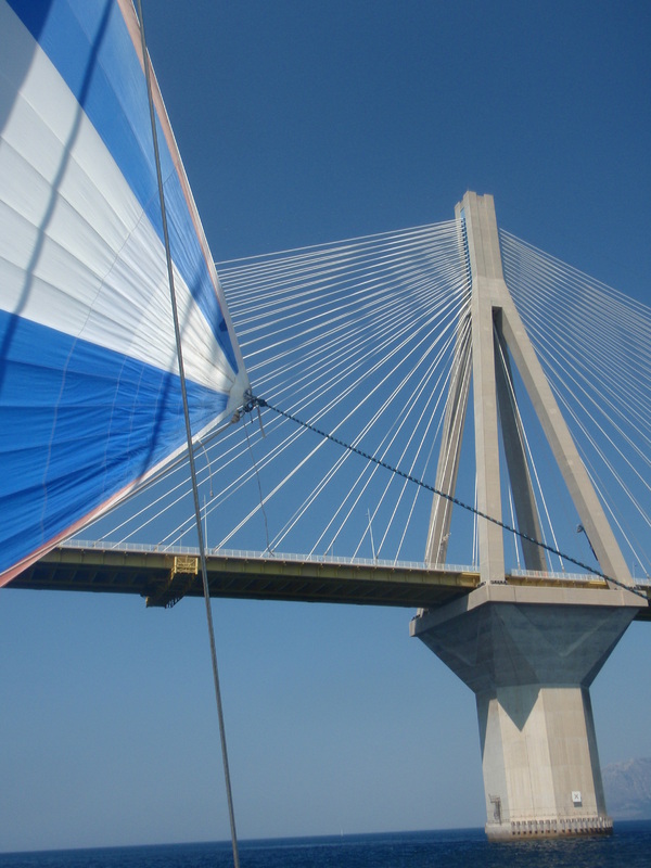 - Le pont entre Patras et la Grèce centrale