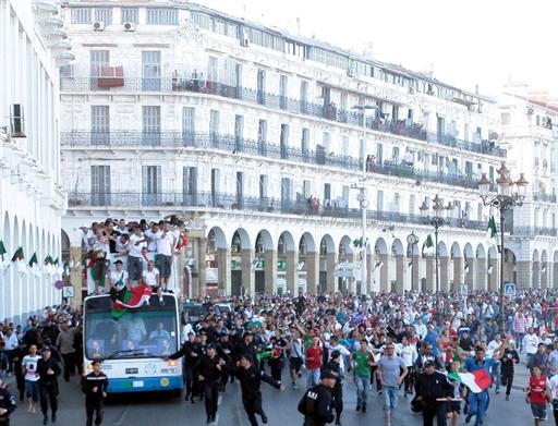 Samedi 03.05.2014 La parade du MCA dans les rues d\'Alger