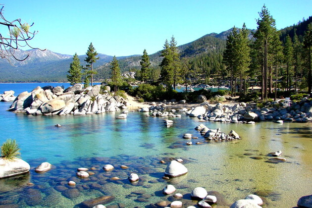 Le lac Tahoe entre la Californie et le Nevada