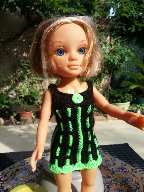 Une petite en robe noir et vert pour Nancy