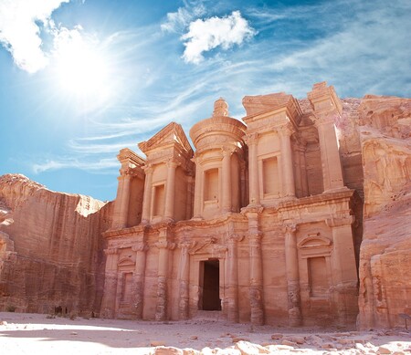 Cette perle du Moyen-Orient dont les monuments sont creusés dans la roche