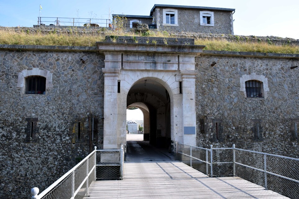 J11 - Vendée - Île d'Yeu - Port Joinville - Fort de Pierre Levée - L'entrée