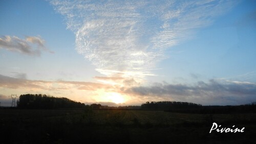 LEVER DE SOLEIL SUR LA ROUTE