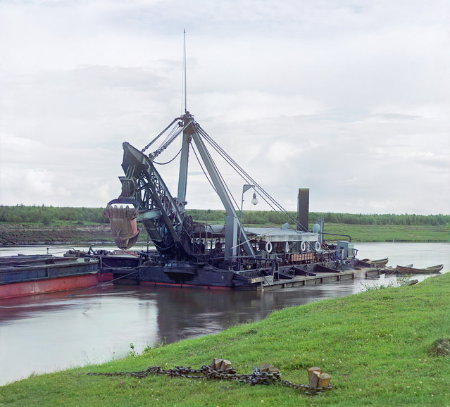 Photos by Sergey Prokudin-Gorsky. Stone-excavating machine of the single scoop type Svirskaia no. 2. Russia, Novgorod province, county Cherepovets, 1909