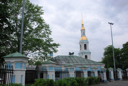 Autour de la cathédrale Saint Nicolas à Saint Petersbourg (Russie)