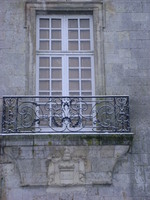 Combien de fenêtres au château de Sully-sur-Loire ?