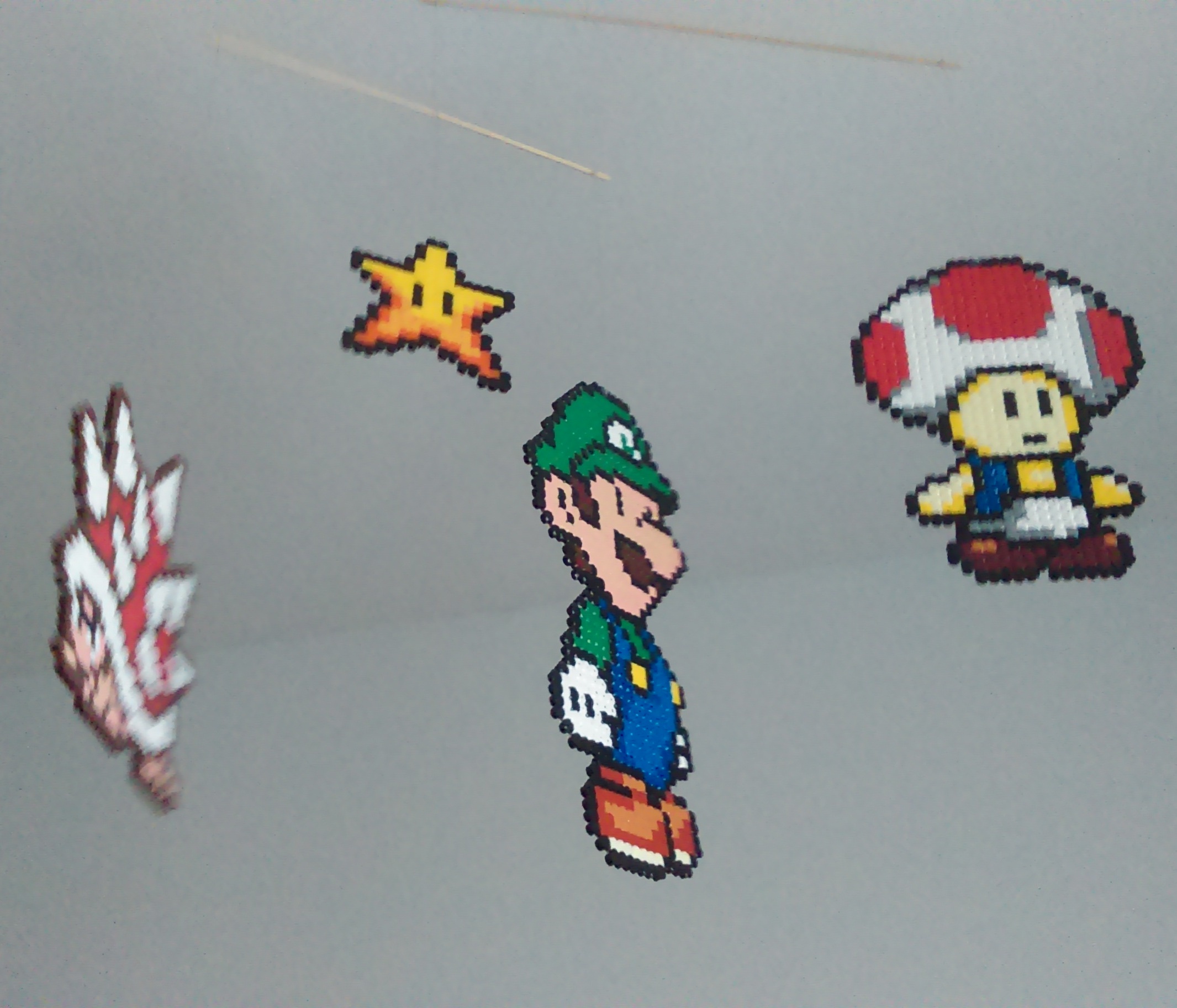 Mobiles "Mario" et "Luigi" en perles à repasser - Les créations d'Ulane