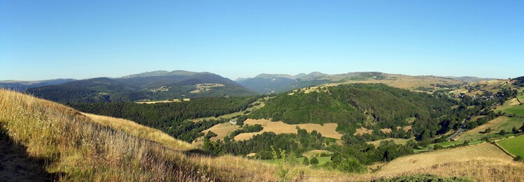 Panorama sur les monts du Cantal