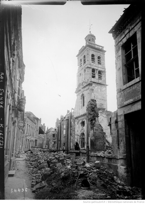 St Quentin, 25-6-19, le beffroi [dégâts dus à la guerre][photographie de presse][Agence Rol](gallica)
