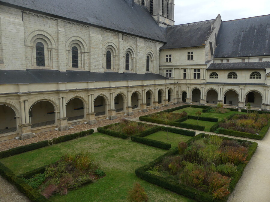 ABBAYE  ROYALE  DE  FONTEVRAUD