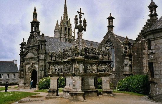 église et calvaire de guimiliau