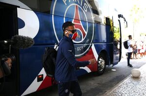 story life bus psg soccer team 