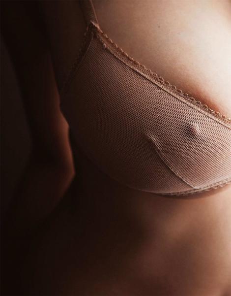Photobooks : ( Rara Anzai : Nude Photobook 「Hello,Goodbye」 )
