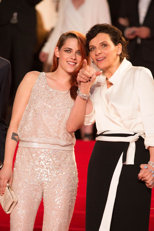 Cannes 2014 : Kristen Stewart sur le tapis rouge avec Juliette Binoche