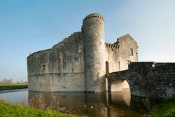 Le château féodal de St Jean d'Angle