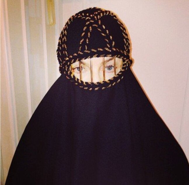 Madonna en niqab ,en