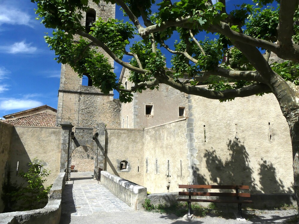 ENTREVAUX - EGLISE ET FORTIFICATIONS