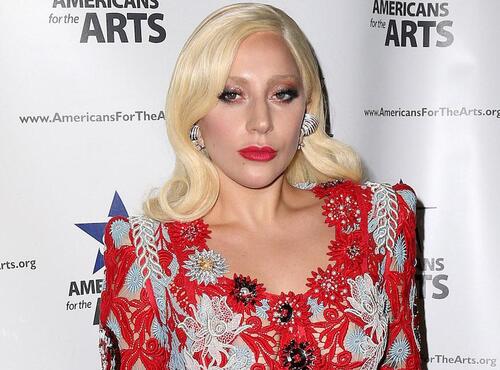 Lady Gaga rendra hommage à David Bowie aux Grammy Awards