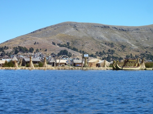 Les îles Uros du lac Titicaca (Pérou)