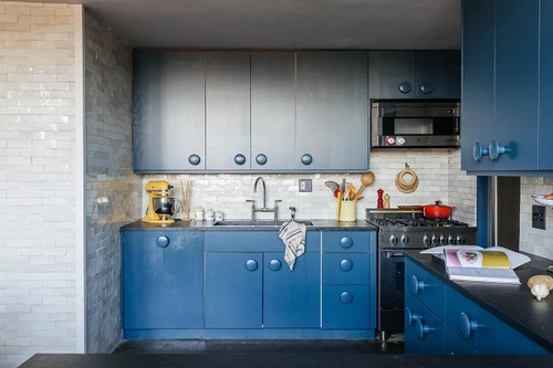 Mẫu tủ bếp màu xanh dương đẹp tuyệt mĩ