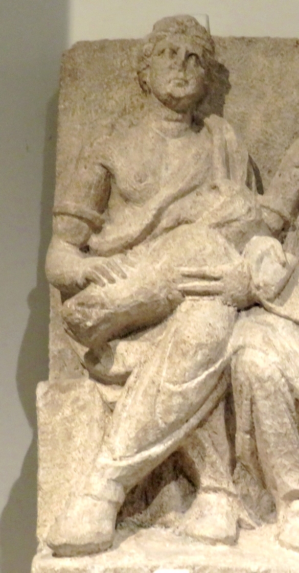 "La triade", une superbe sculpture trouvée sur le site de Vertault lors des fouilles