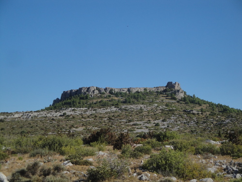 * OPOUL-PERILLOS le château et les canyons