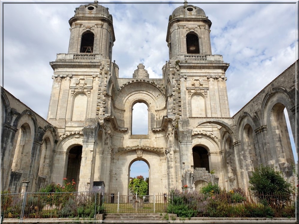 990 - Saint Jean d’Angély en Charente-Maritime (17) !